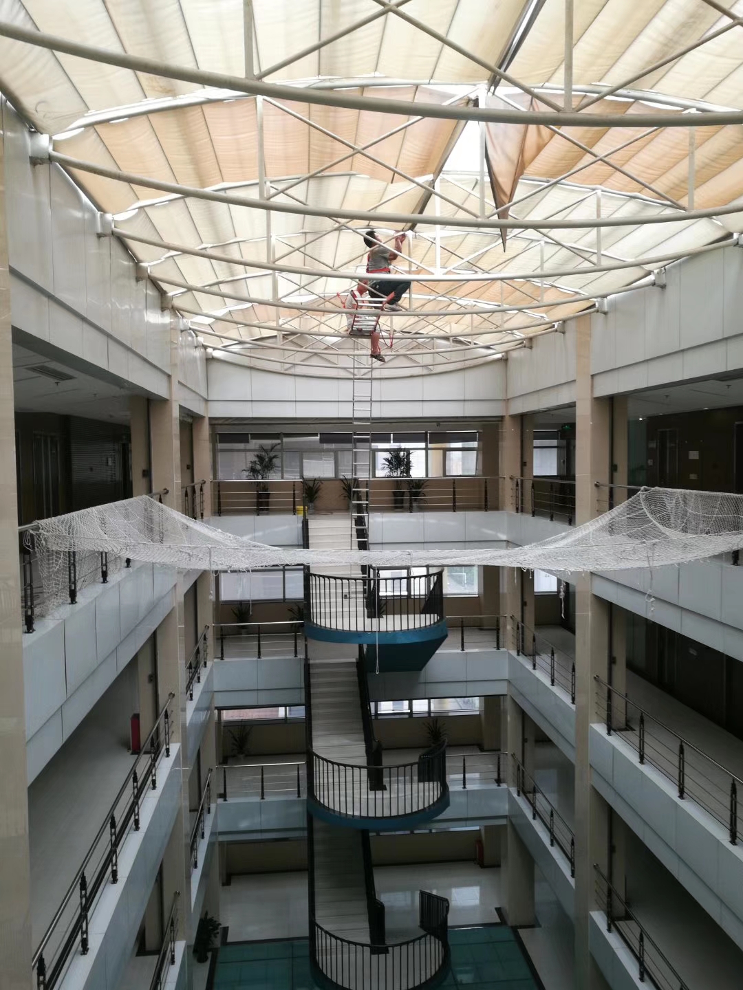 新建楼宇、酒店、商场、学校等工程开荒