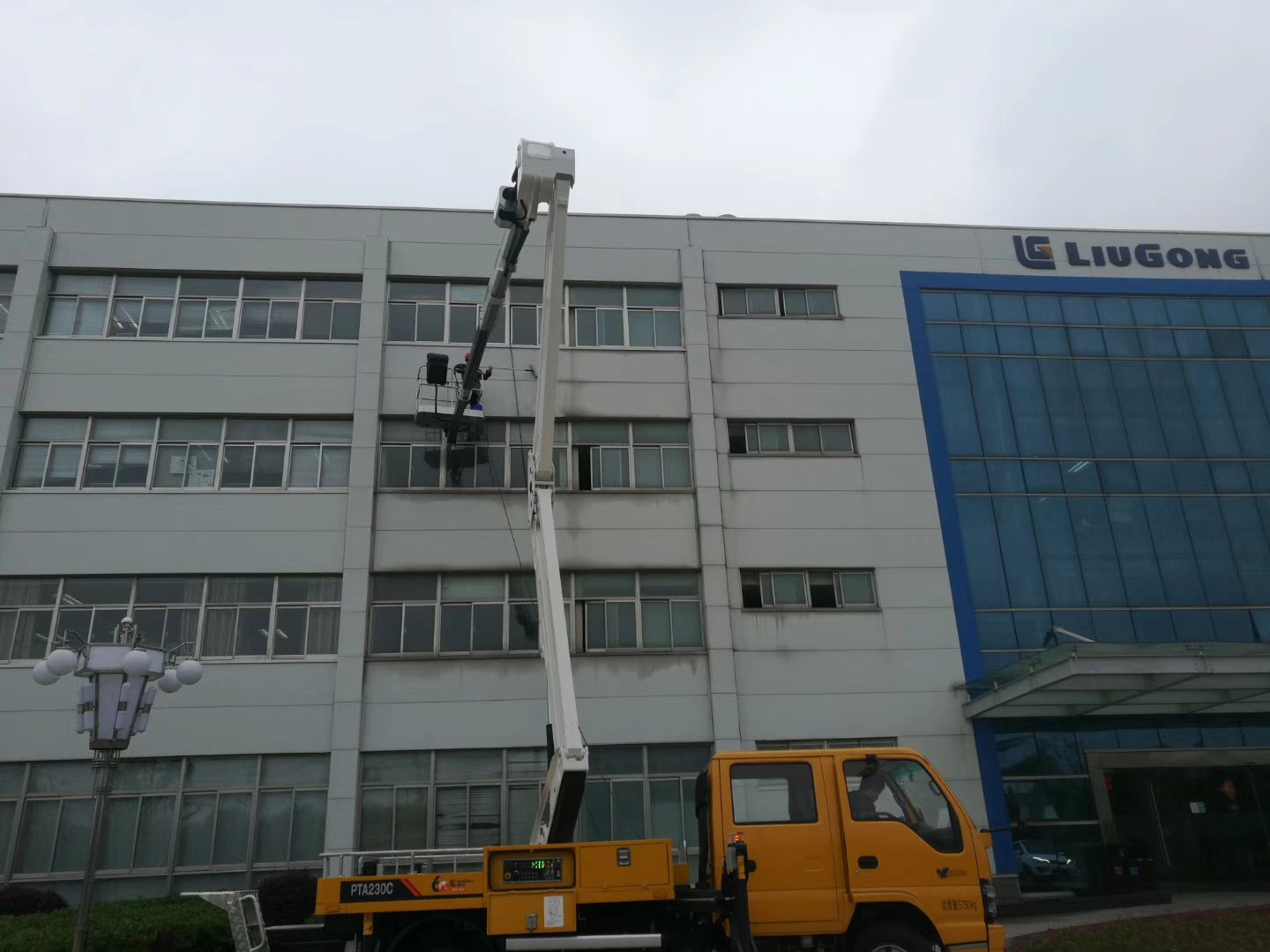 铝合金墙面清洗