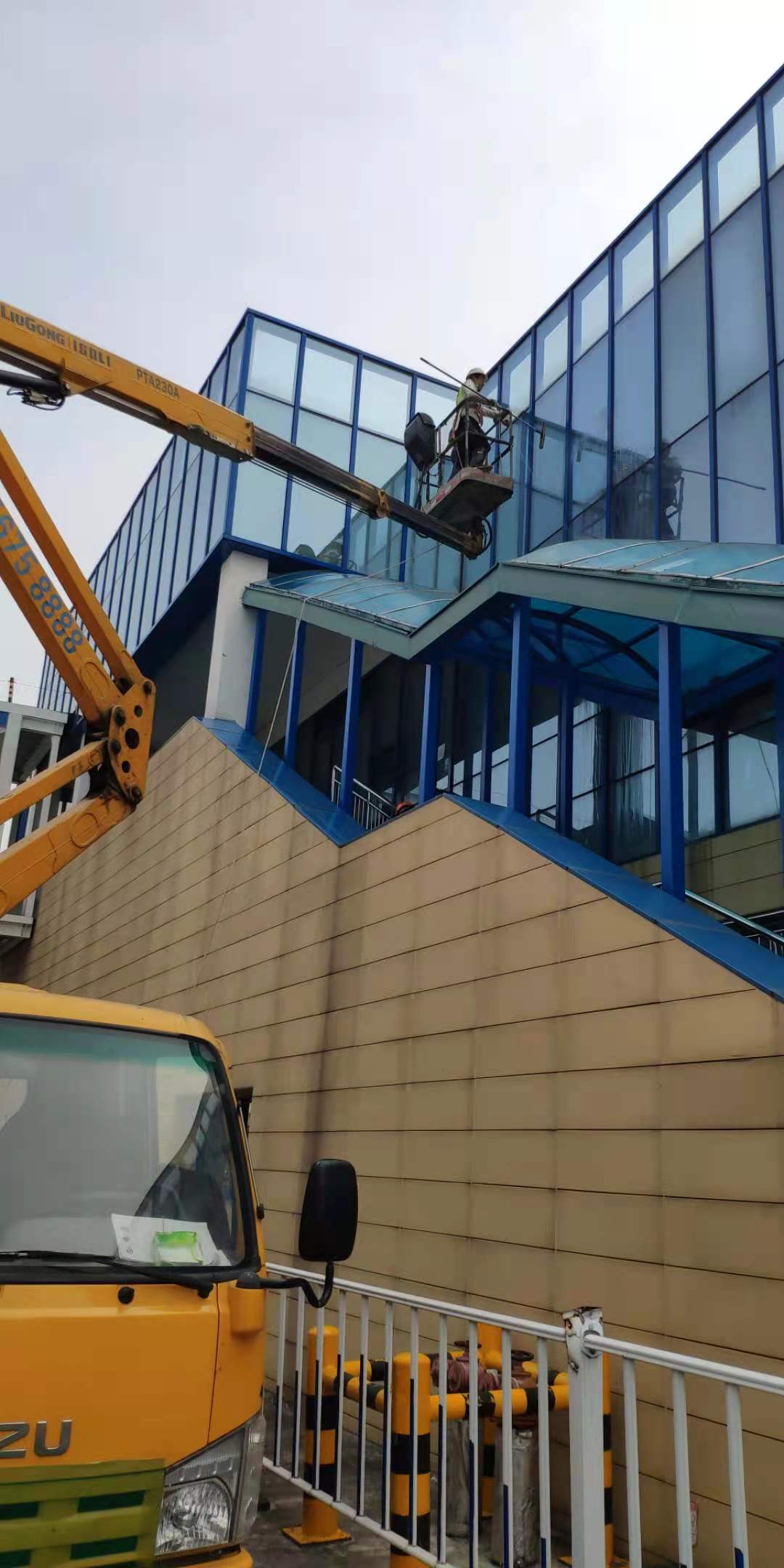 联合利华办公楼外墙清清地毯清洗